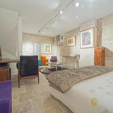 Chez L'antiquaire, Un Repaire Arty Aux Puces De Saint-ouen Saint-Ouen (Seine-Saint-Denis)