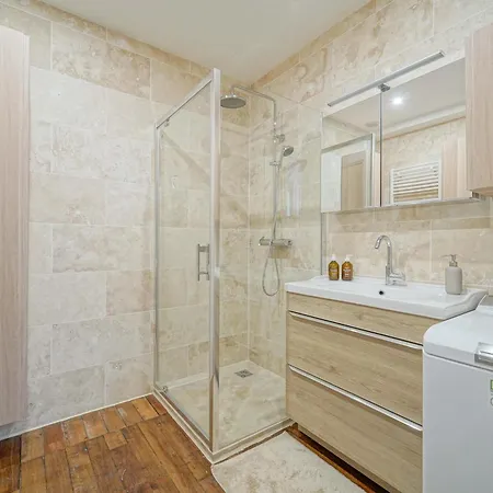 Chez L'antiquaire, Un Repaire Arty Aux Puces De Saint-ouen *